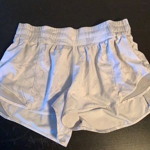 White lulu lemon shorts !!!!!NO LINER!!!!